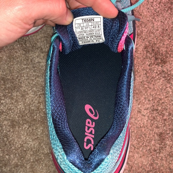 Asics running shoes - Picture 2 of 7